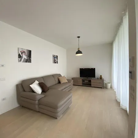 Immobiliare Jvl - White * Jesolo